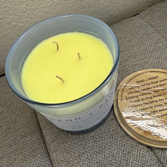 Sand + Paws Odor Neutralizing Scented Candle - Ocean & Driftwood, 21oz, 3 Wick - Picture 8 of 11